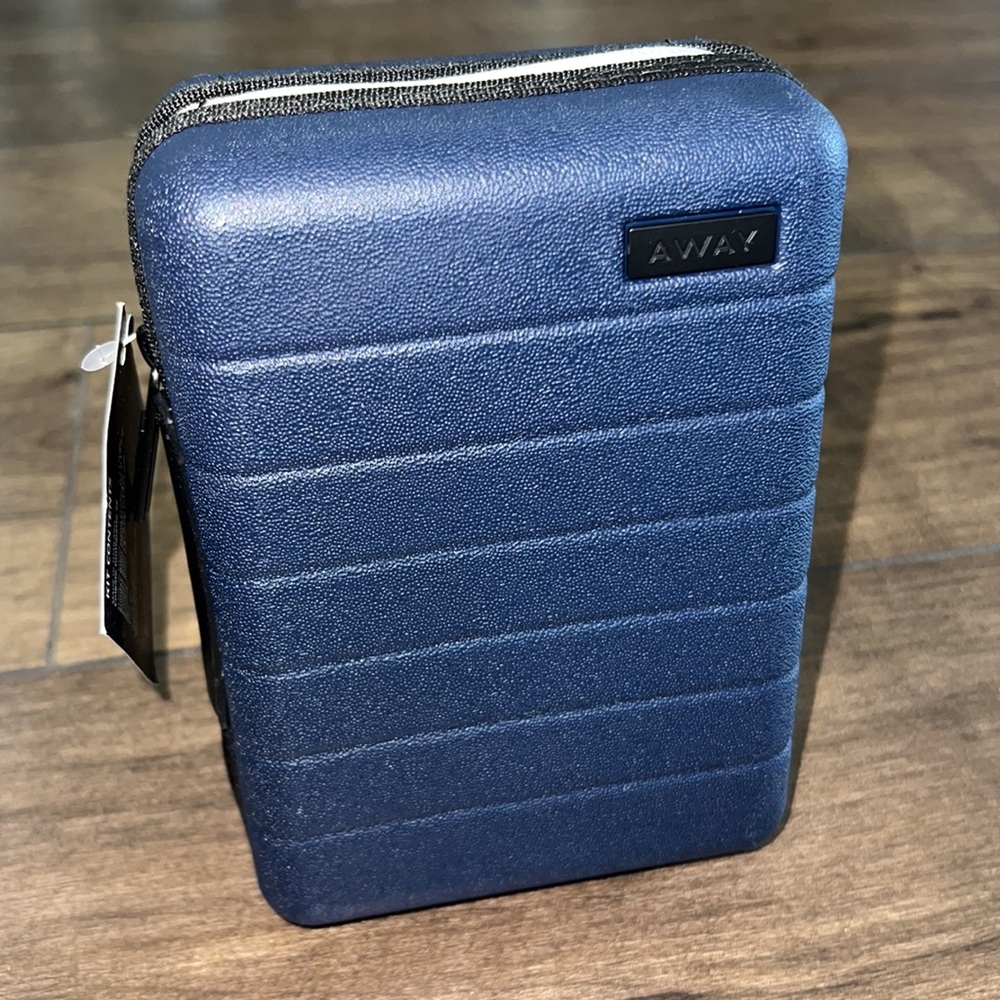 Away Mini Hard Case Luggage Amenity Kit United Airline Sunday Riley Pouch
